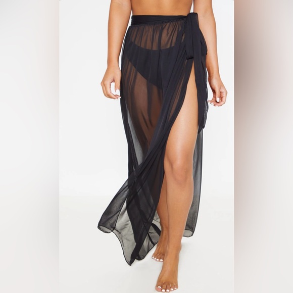 Pretty Little Thing Sarong - Picture 4 of 10